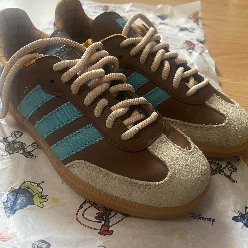Adidas Kids Sneakers in Brown and Blue